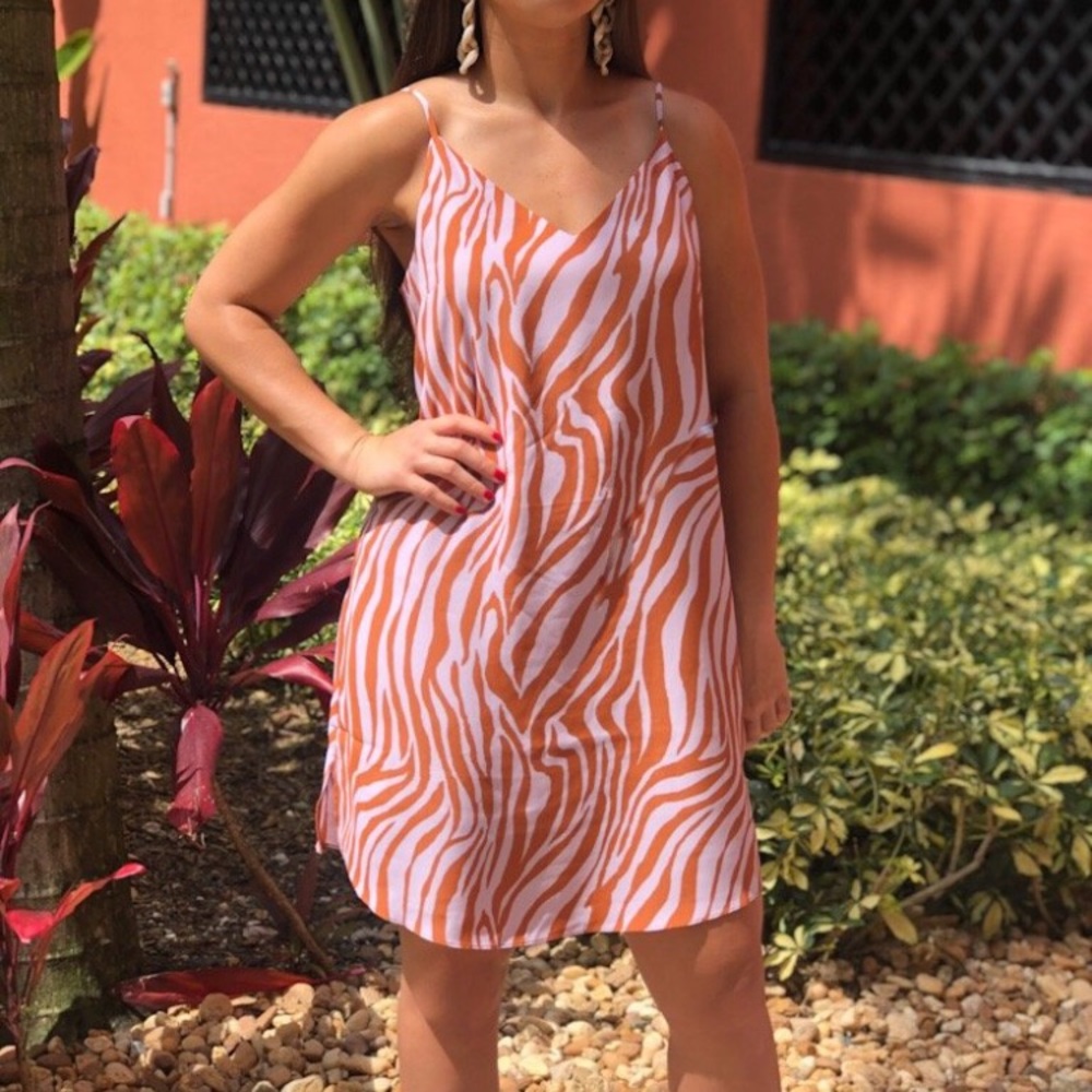 Dress - Picture 8 of 8